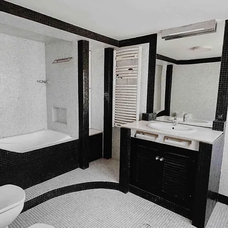 Premium Saldanha Espacosa, Com Ar-condicionado, Tv E Banheiro Privativo Apartmán *